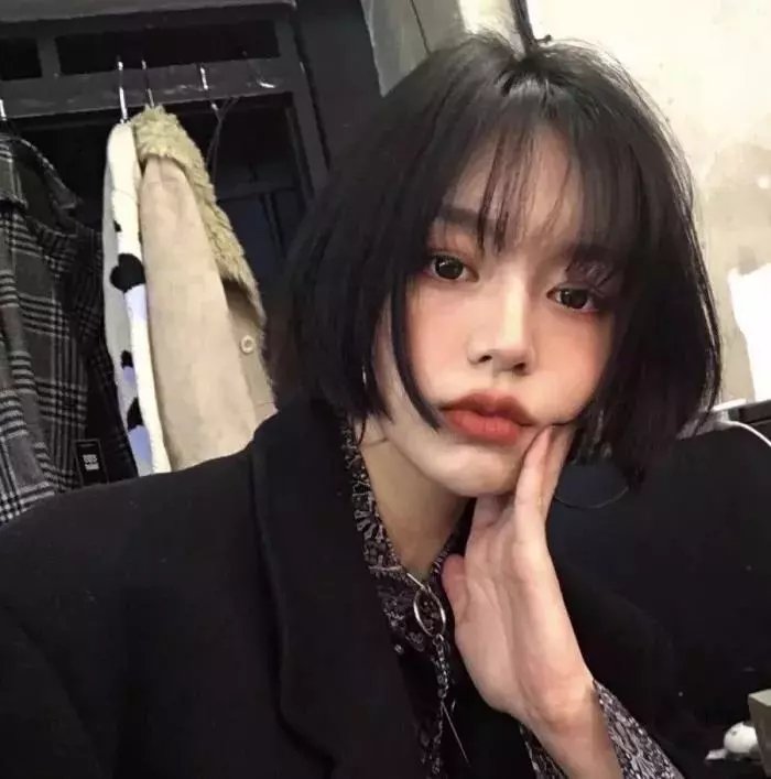 战火中的花蕾
